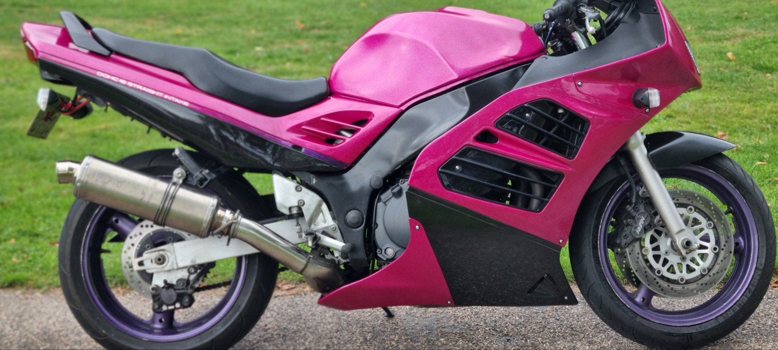 Suzuki RF900R Unieke kans. Glitter Roze motor, Motoren, 936 cc, 4 cilinders, Motorrijbewijs A, Gebruikt