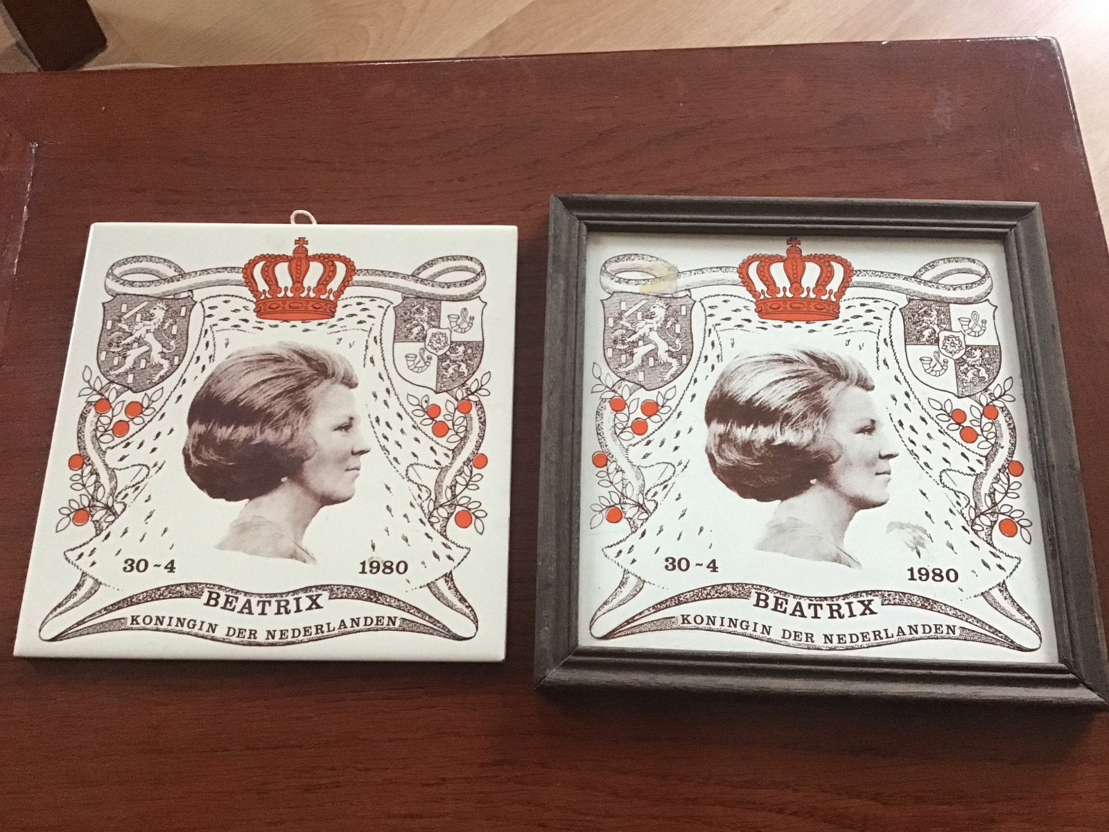 2 Beatrix tegels - Koningin der Nederlanden 1980, Ophalen of Verzenden