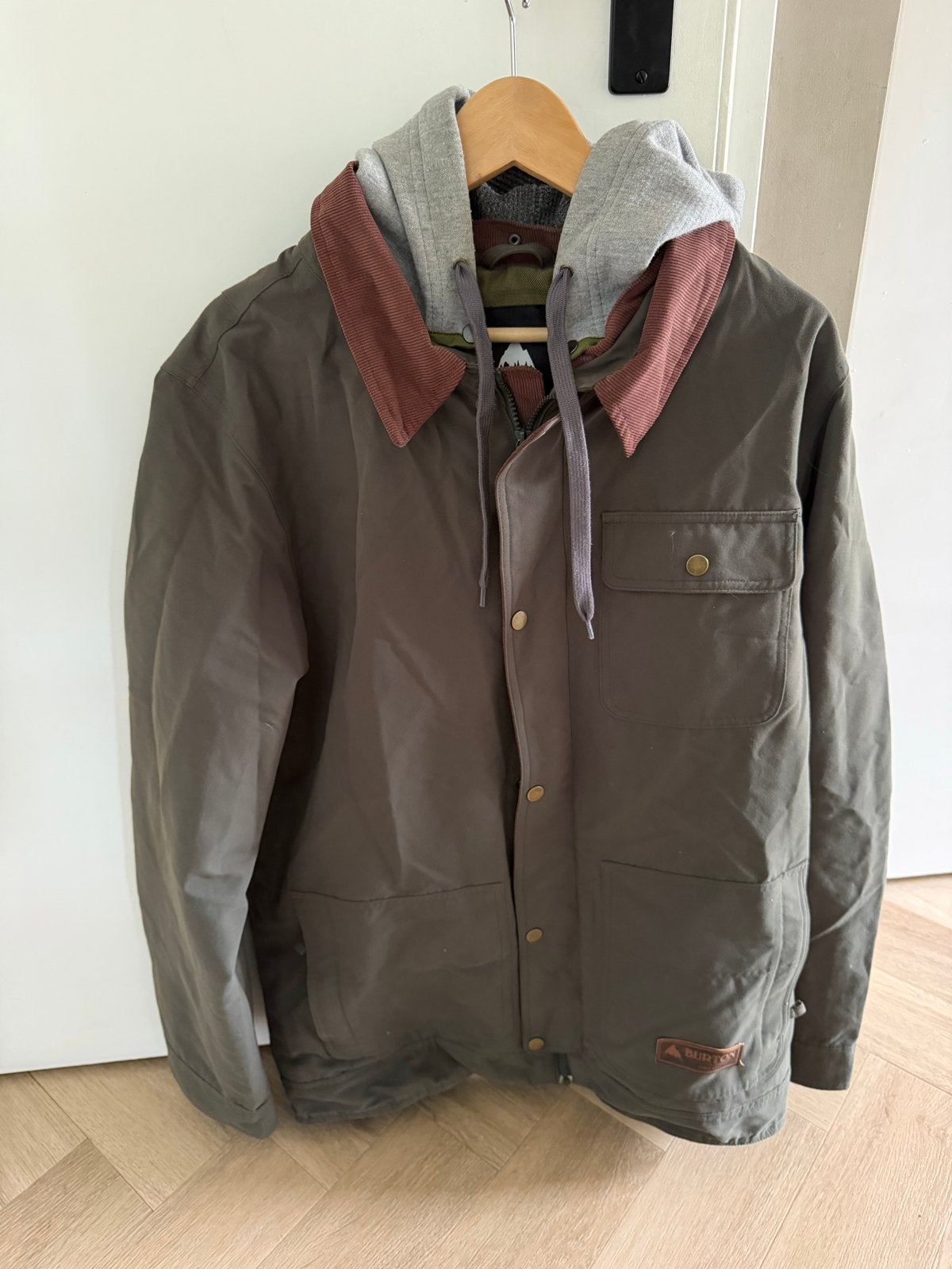 Burton ski-jas maat L met sneeuwvanger en afneembare capucho, Kleding | Dames, Ophalen of Verzenden, Zo goed als nieuw, Maat 42/44 (L)