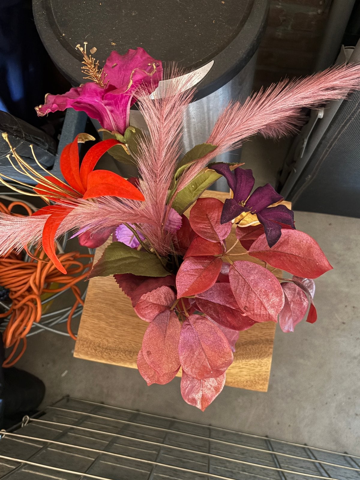 Kunstbloemen (van silka) met vaasje, Ophalen of Verzenden, Zo goed als nieuw