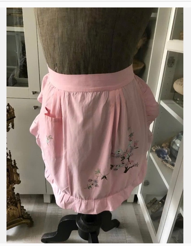 Vintage roze schortje vol borduursels, Ophalen of Verzenden