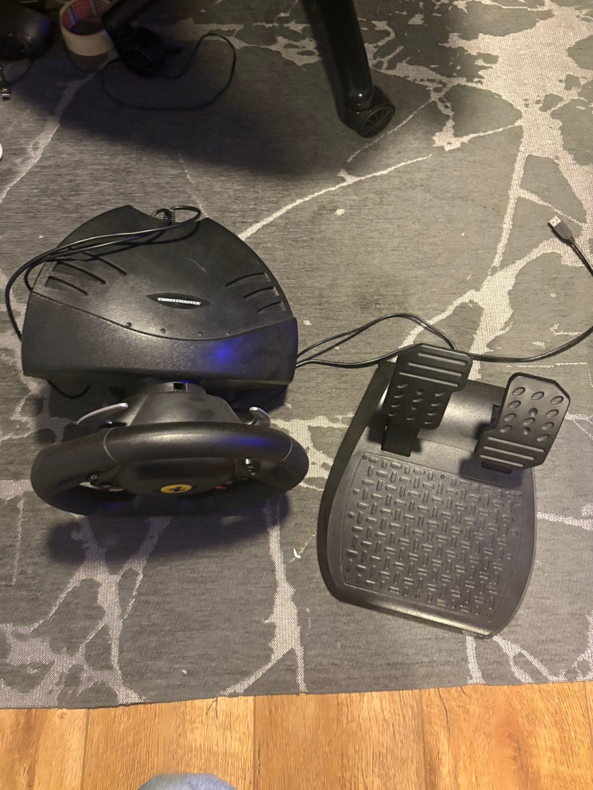 Ferrari racestuur + pedalen PS4 – zo goed als nieuw, Spelcomputers en Games, Spelcomputers | Sony PlayStation Consoles | Accessoires