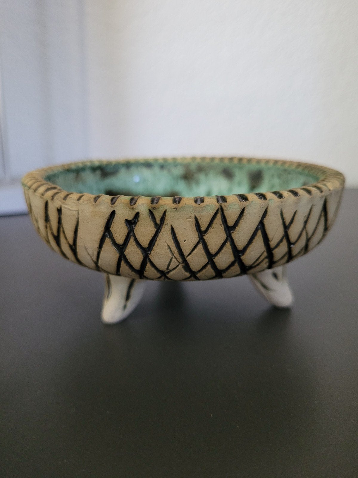 Vintage schaaltje op 3 pootjes bijzondere turqoise glazuur, Antiek en Kunst, Ophalen of Verzenden