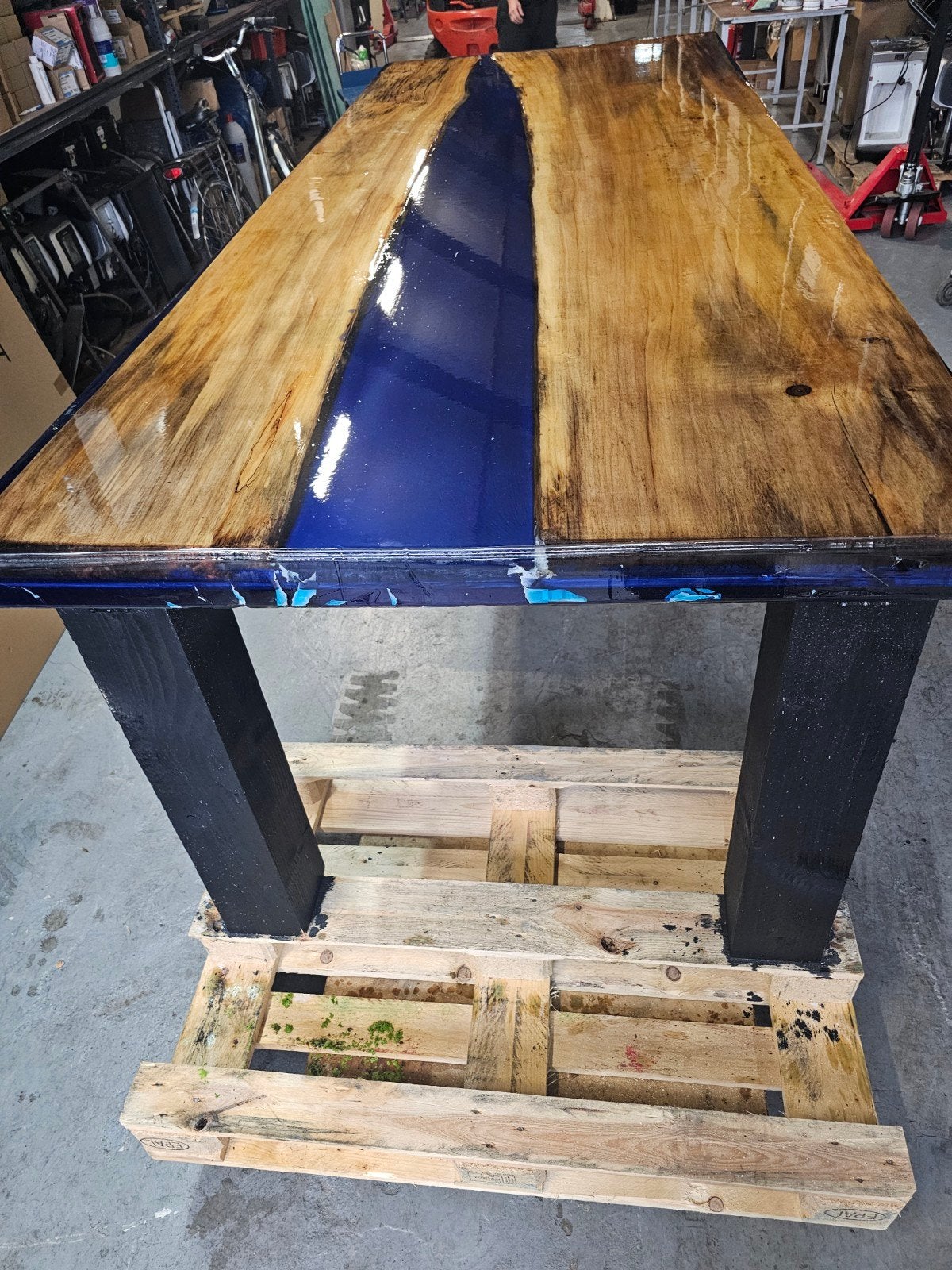 Zware epoxy tafel met houten blad - Uniek design, Modern, Industrieel, Uniek, Overige materialen, 100 tot 150 cm, 200 cm of meer