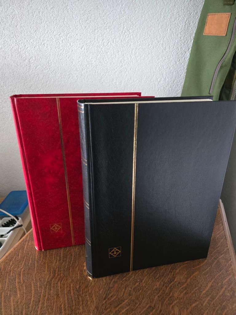 T.k.a. 2 nette Leuchtturm stockboeken 64 blz., Postzegels en Munten, Postzegels | Toebehoren, Ophalen, Verzamelalbum