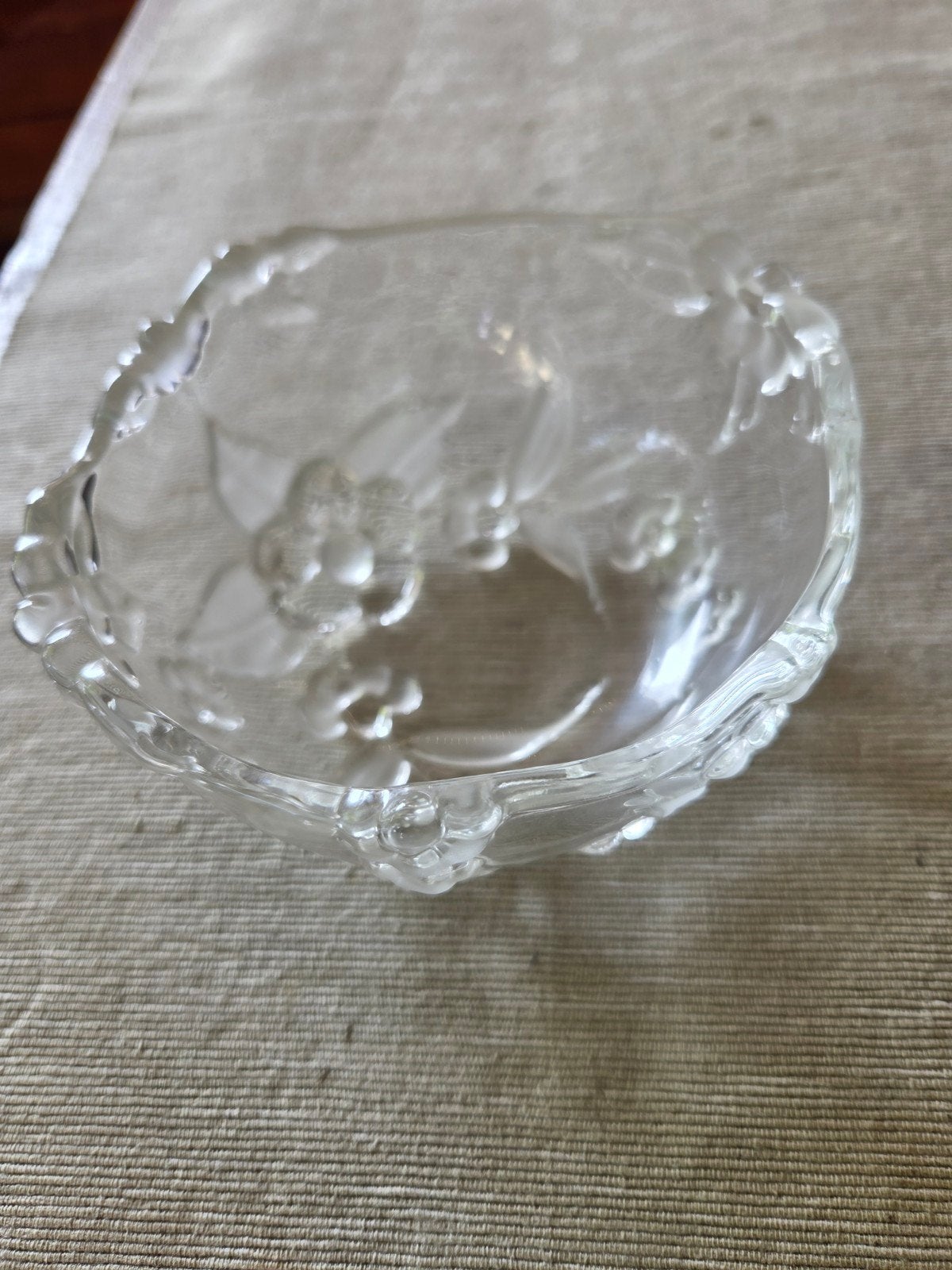 Glazen schaaltje met bloemmotief, Antiek en Kunst, Antiek | Glas en Kristal, Ophalen of Verzenden