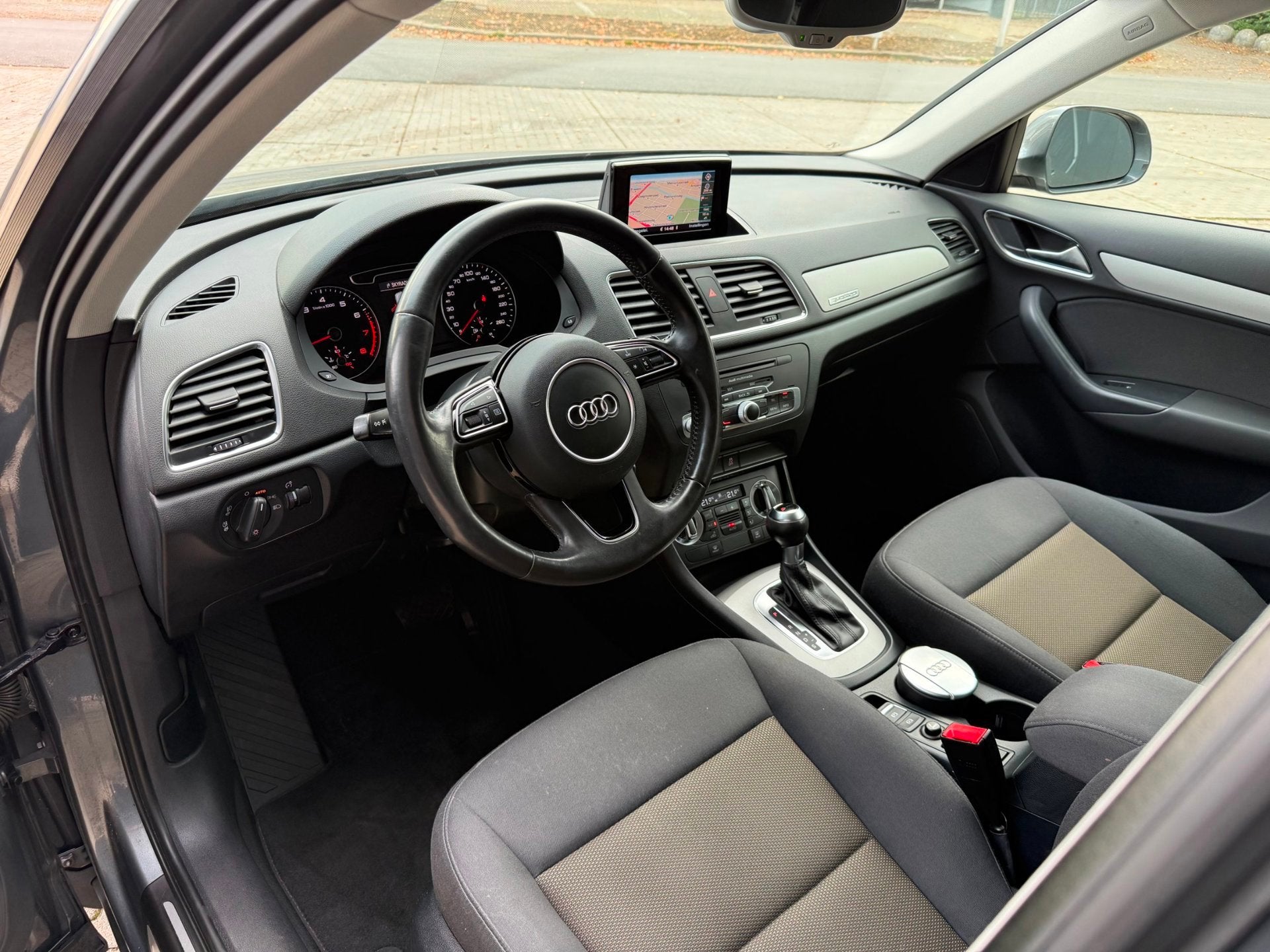 Audi Q3 2.0 TFSI quattro Business Edition Navi PDC Clima NAP, Auto's, Euro 5, Stof, Gebruikt, Zwart