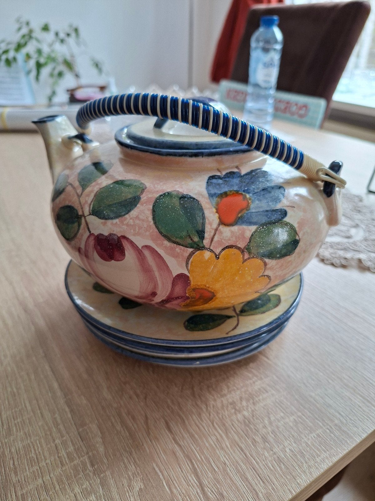 hand gemakte theepot, Ophalen