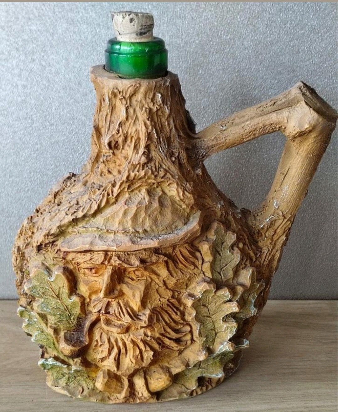 Vintage groen fles man met pijp en eikelbladeren, Verzenden