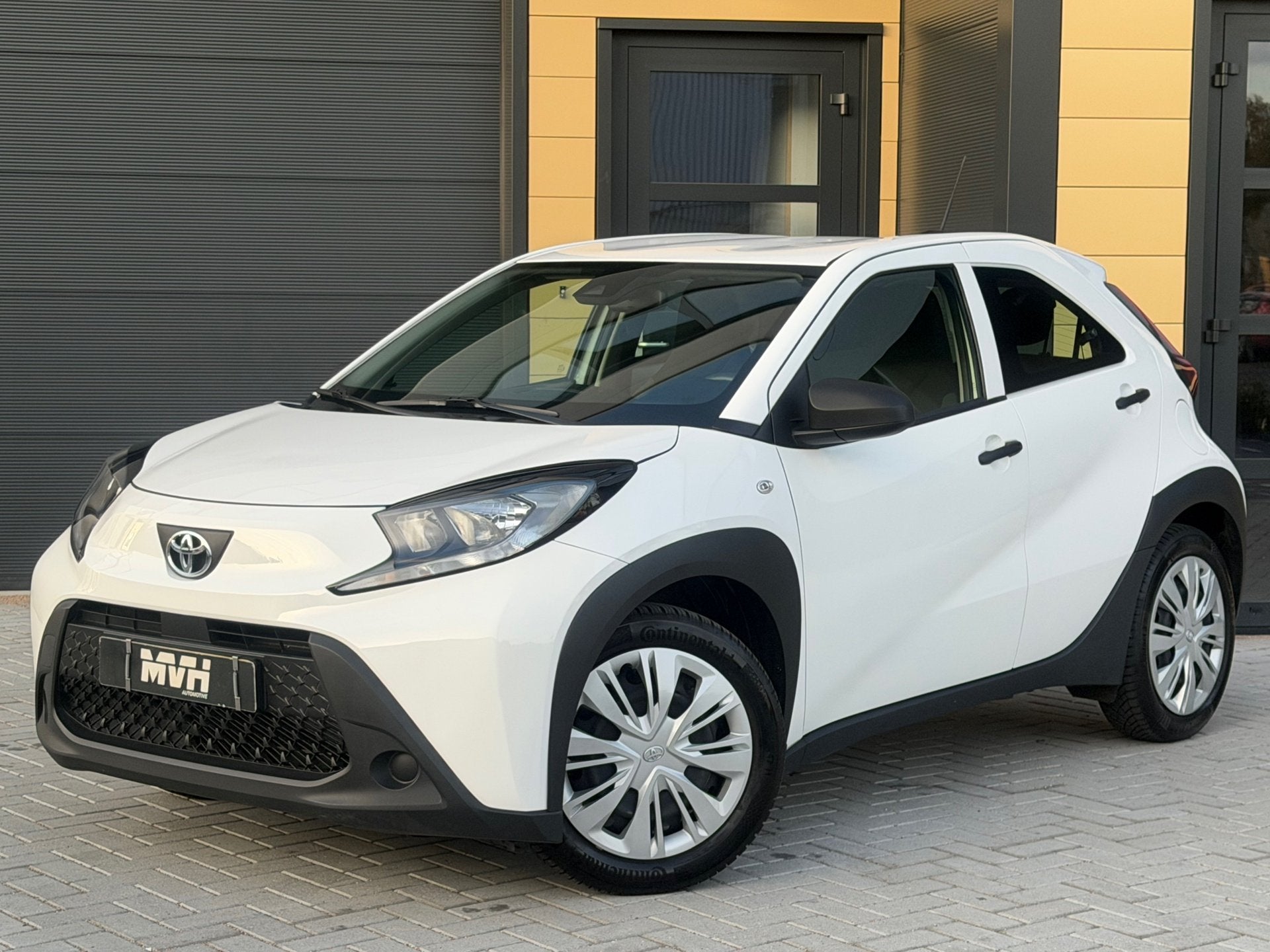 Toyota Aygo X 1.0 VVT-i MT - Airco - 17'' - Navi - 80.000 KM, Stof, 4 stoelen, Origineel Nederlands, Handgeschakeld