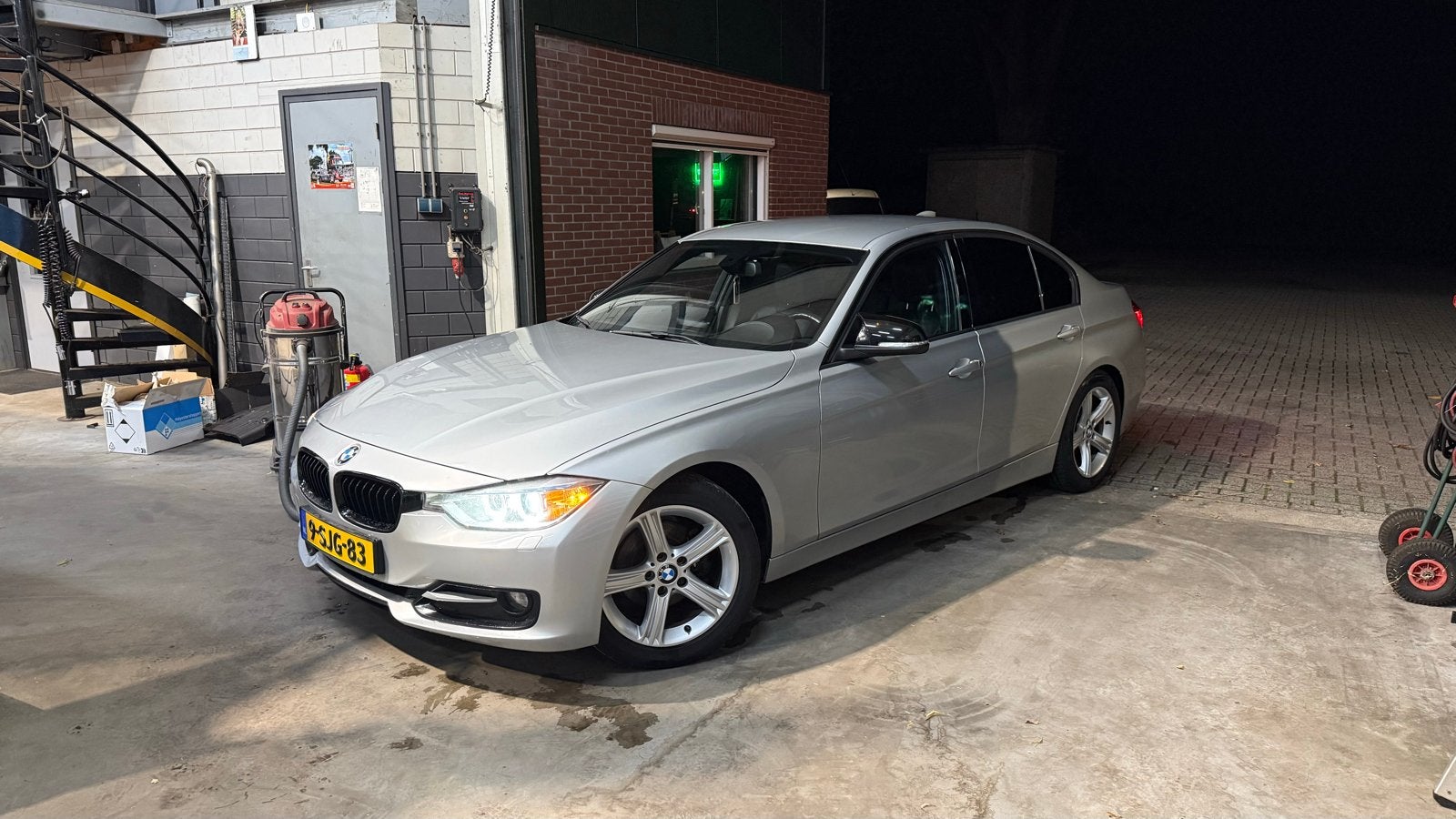 BMW 3-Serie 320i Efficientdynamics Edition 170pk 2013 Grijs, Achterwielaandrijving, 4 cilinders, 75 €/maand, Handgeschakeld