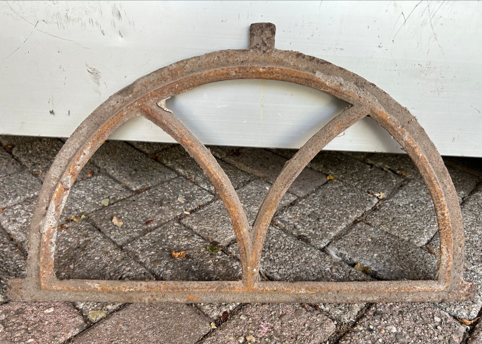 Antiek gietijzeren raamkozijn - Decoratief 2 stuks, Ophalen of Verzenden, Gebruikt, Overige typen, Minder dan 80 cm