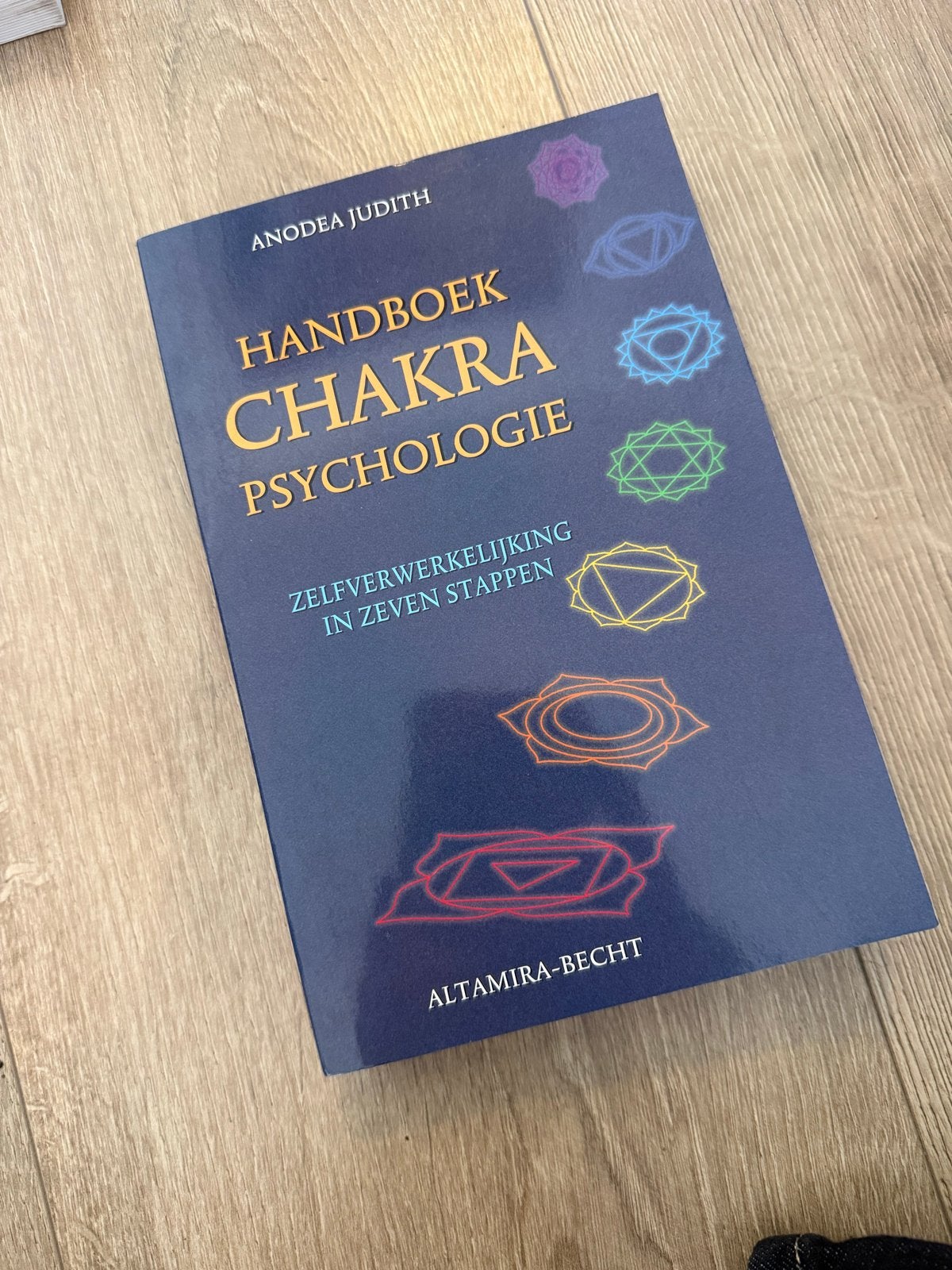 Handboek chakrapsychologie - Anodea Judith, Ophalen of Verzenden, Zo goed als nieuw, Spiritualiteit algemeen, Achtergrond en Informatie