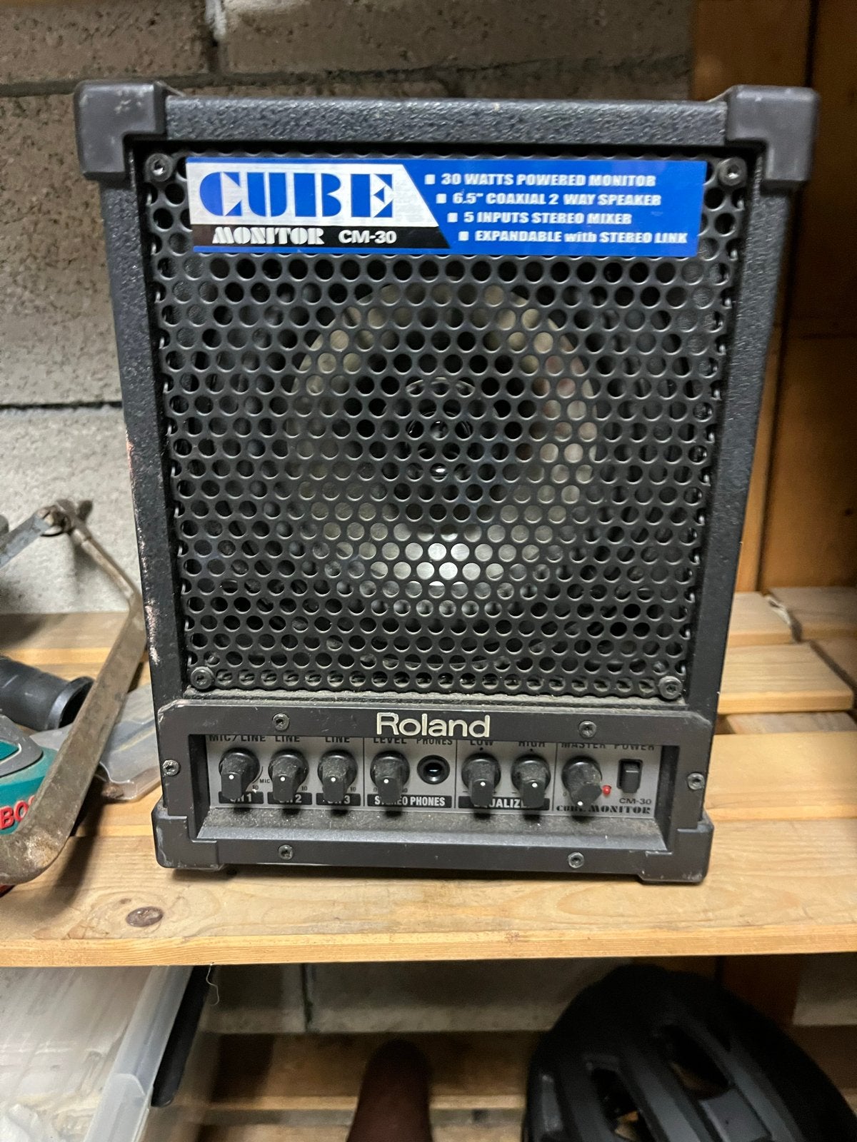 Roland Cube Monitor CM-30 - Compacte en veelzijdige monitor, Ophalen of Verzenden, Gebruikt, Minder dan 500 watt, Monitor(versterker)
