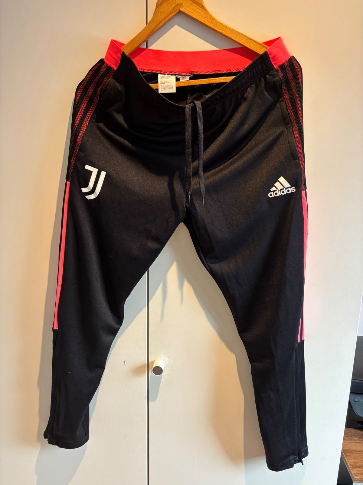 Adidas Juventus trainingsbroek - Maat L - Zwart, Maat 52/54 (L), Zwart, Ophalen of Verzenden, Zo goed als nieuw