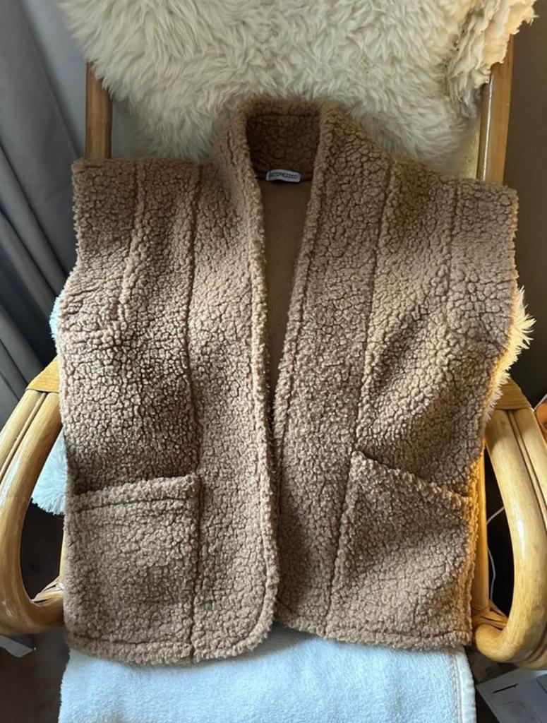 Trendy bruine teddy bodywarmer – one size, Kleding | Dames, Bodywarmers, Ophalen of Verzenden, Zo goed als nieuw, Bruin