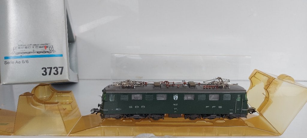 Marklin 3737 Ae 6/6 SBB Digitaal, Wisselstroom, Locomotief, Ophalen of Verzenden, Zo goed als nieuw