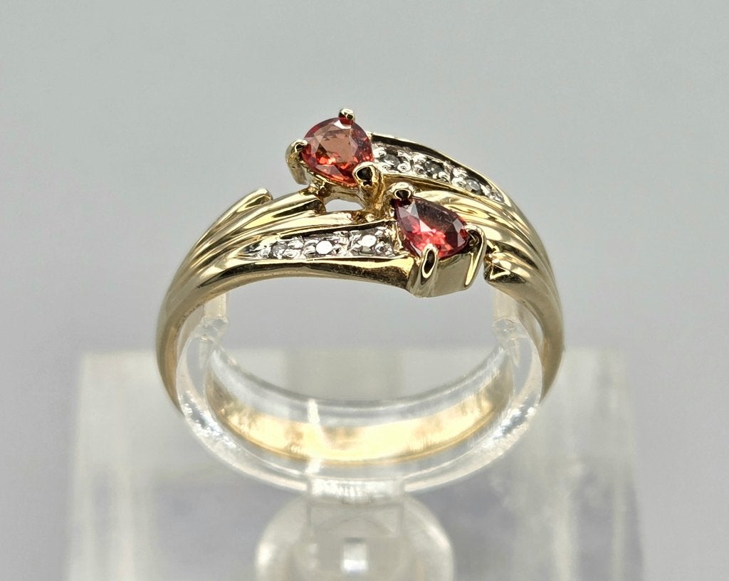 Gouden Vintage ring met rode saffier en diamant. 2026/504, ., Ophalen of Verzenden, Zo goed als nieuw, Met edelsteen