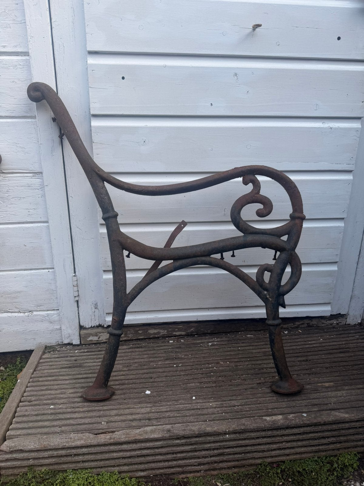 Antieke zware tuinbankpoten, Ophalen