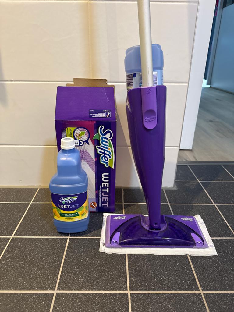 Swiffer WetJet met reinigingsvloeistof en doekjes, Ophalen, Mop of Dweil