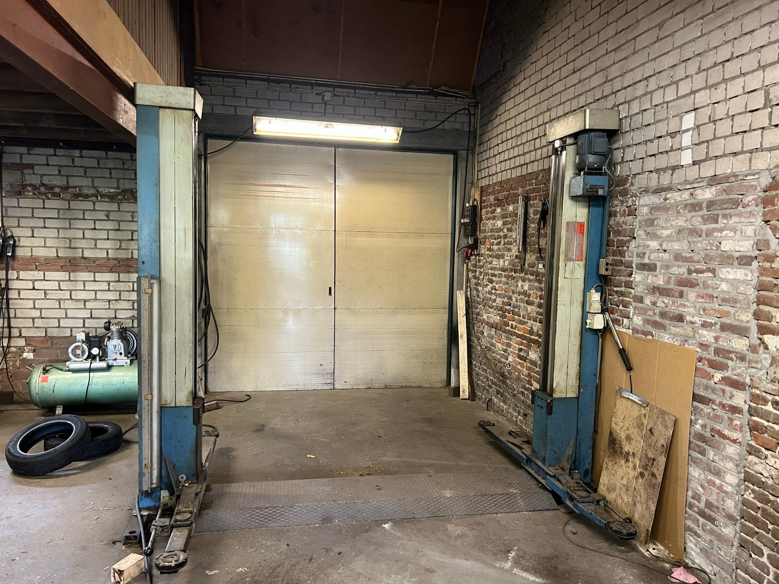 2-Koloms Hefbrug 2000 kg met verlicht, Auto diversen, Autogereedschap, Ophalen