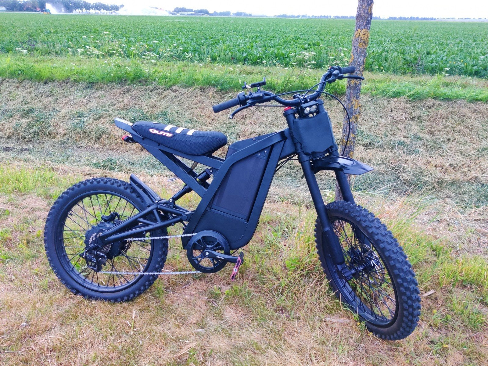 Fully built Gt2000 tuning + custom(86km/u), Zo goed als nieuw, 59 cm of meer, 50 km per accu of meer, Ophalen