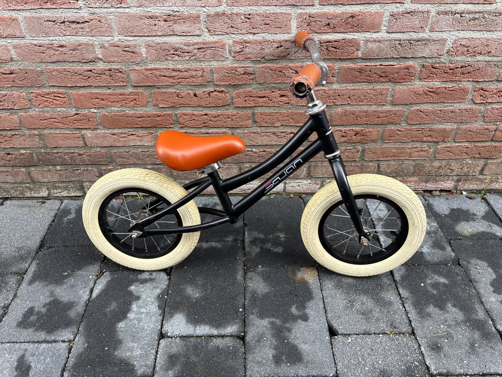 Squan Loopfiets Zwart met Crème Banden - Vanaf 2 Jaar, Fietsen en Brommers, Fietsen | Kinderfietsjes, Ophalen, Gebruikt, Minder dan 16 inch