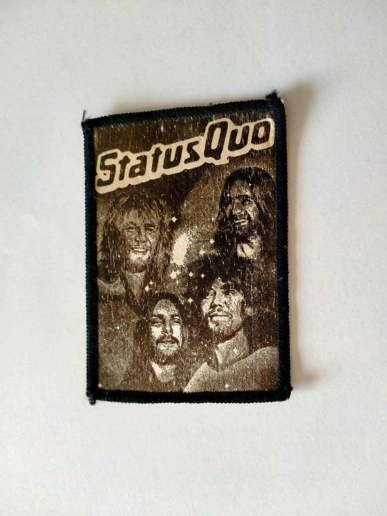 Status Quo Hello rock muziek vintage kleding patch embleem, Verzamelen, Ophalen of Verzenden, Gebruikt, Kleding