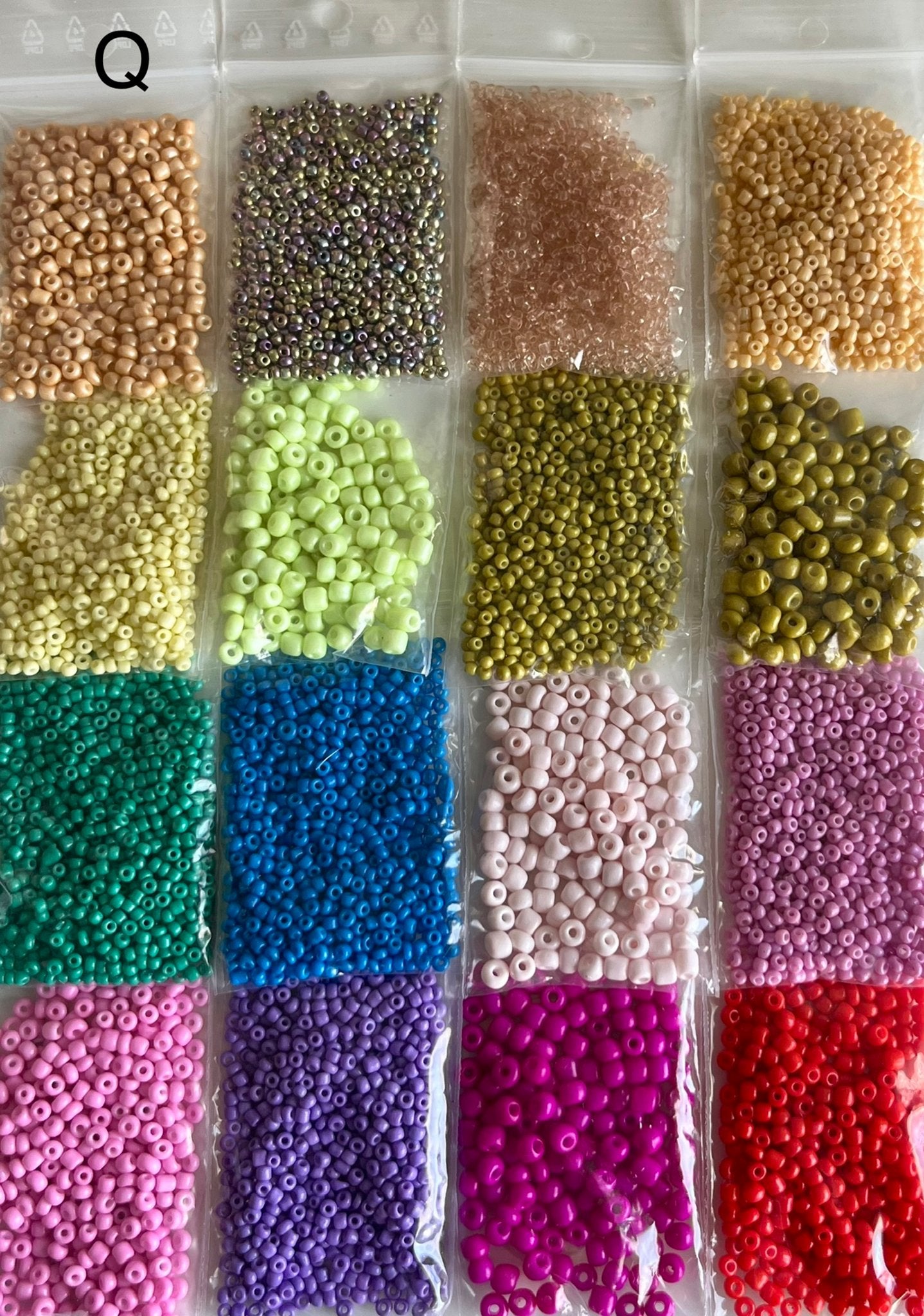16 kleuren rocailles kralen voor sieraden en DIY projecten, Ophalen of Verzenden, Nieuw, Kraal
