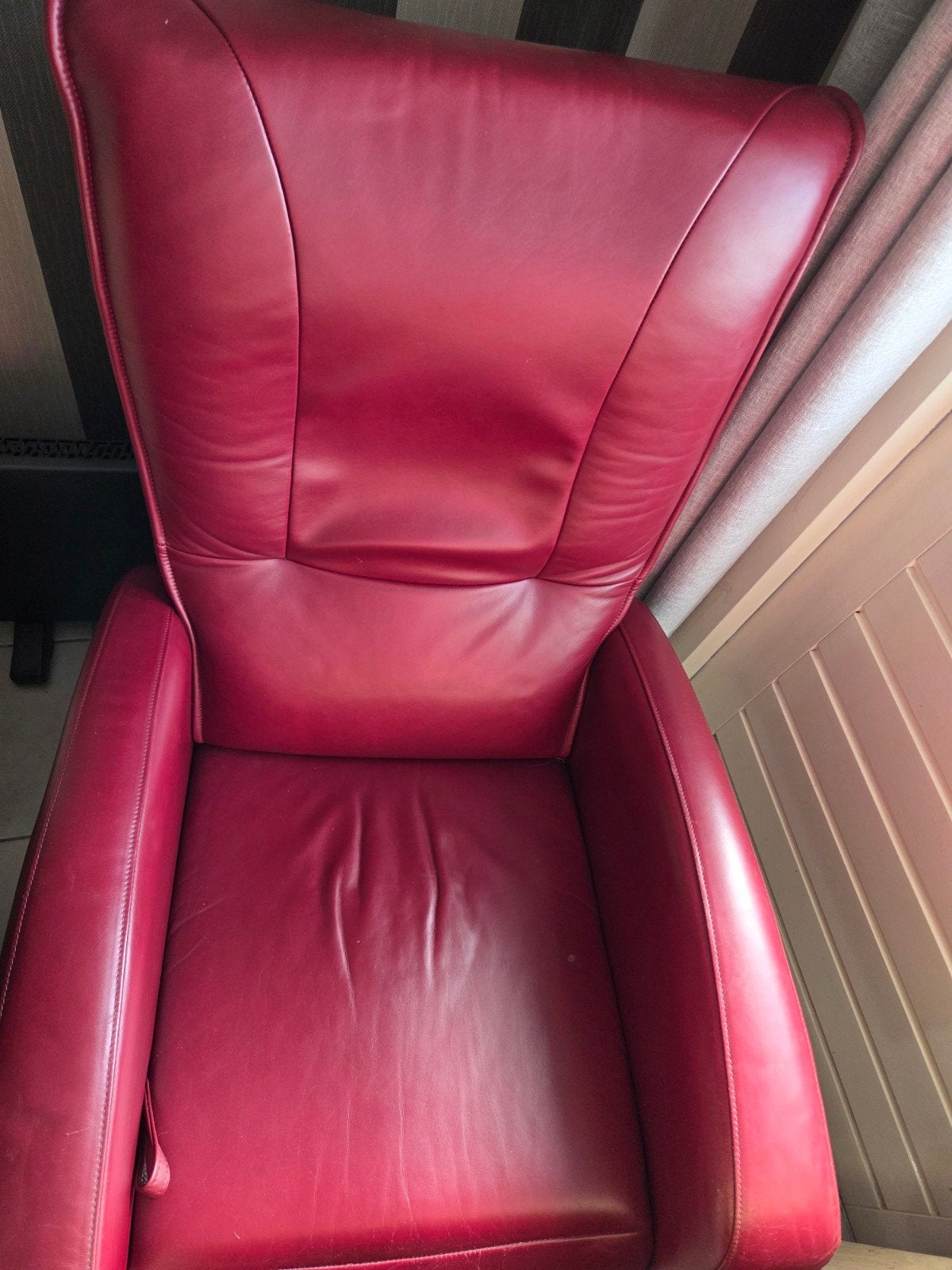 Leren fauteuil - Rood, Ophalen, Gebruikt, Klassiek, Comfortabel, 75 tot 100 cm