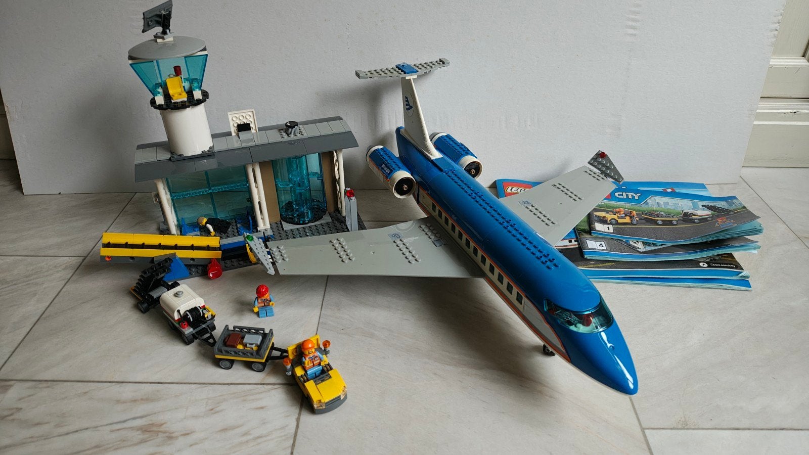 Lego City Vliegveld 60104 - Complete set met vliegtuig, Ophalen of Verzenden, Zo goed als nieuw