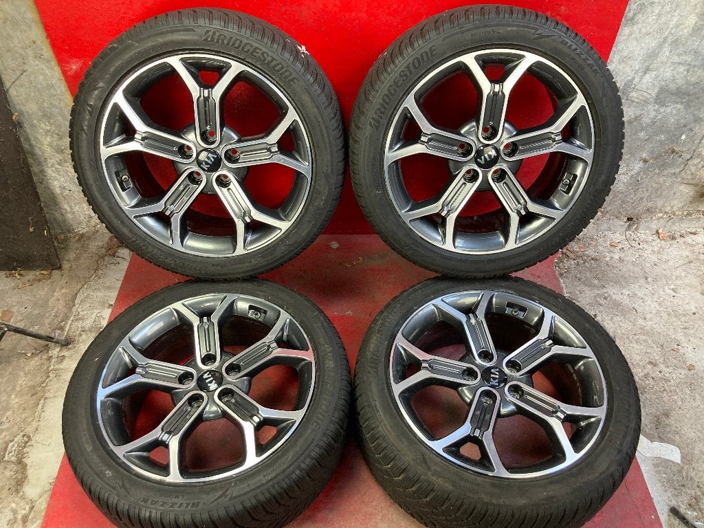 Winterbanden Kia Xceed 235/45R18 Bridgestone, 18 inch, Gebruikt, ., Banden en Velgen