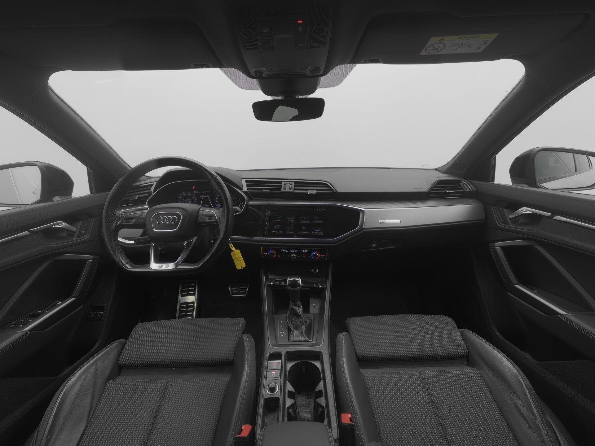 Audi Q3 Sportback 45 TFSI e 245 PK S Edition Automaat | Acht, Auto's, Gebruikt, Leder en Stof, Hybride Elektrisch/Benzine, 13 kWh