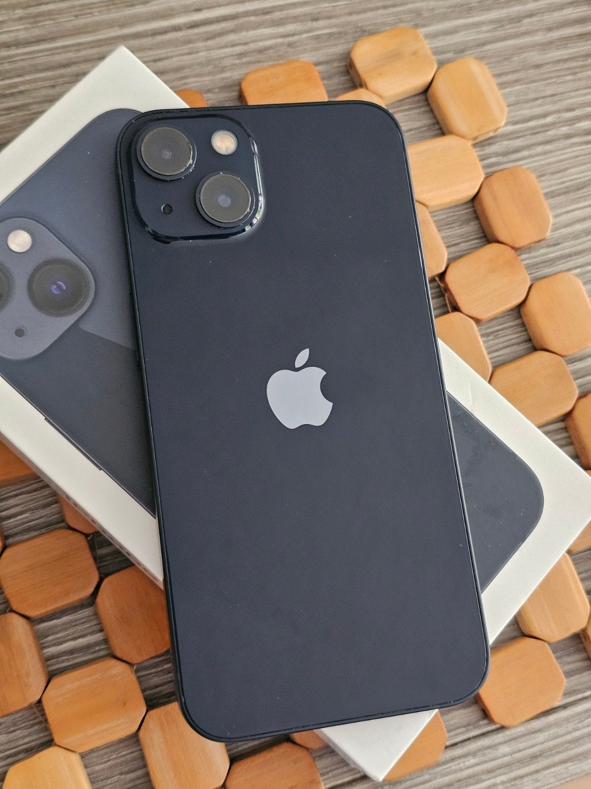 Foto 3 van iPhone 13 128GB  - Zo goed als nieuw met accessoires en doos