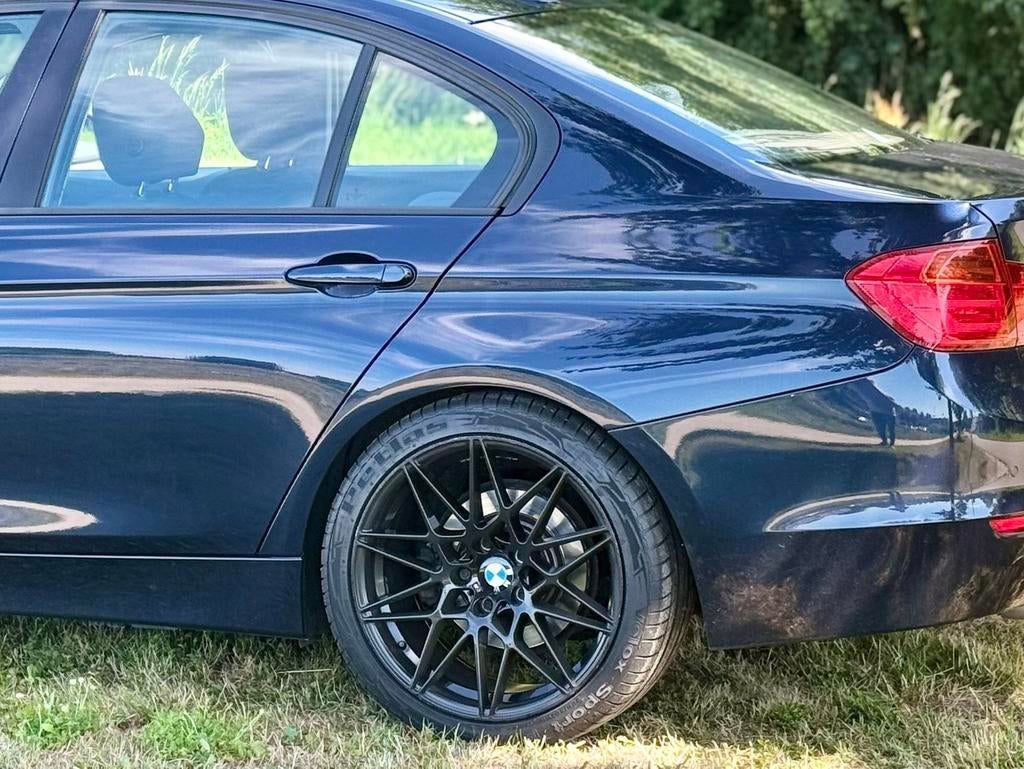 BMW 320 | bj2013 | 2 sleutels | 19 inch |  nieuw apk!, Auto's, BMW, Blauw, Origineel Nederlands, 75 €/maand, Particulier