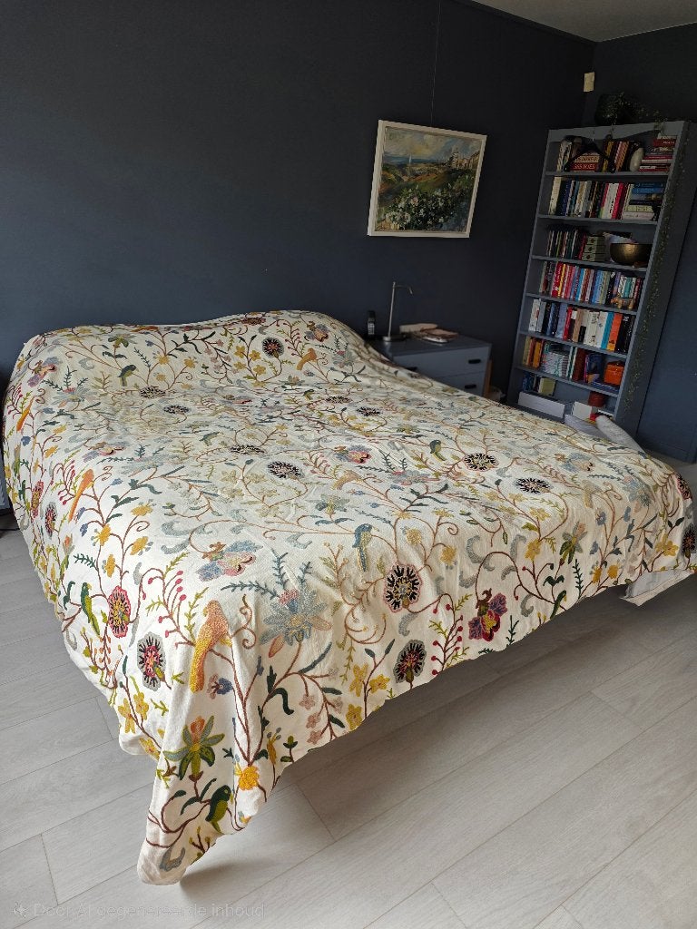 Geborduurde plaid/sprei/grand foulard met bloemen en vogels, Huis en Inrichting, Woonaccessoires | Plaids en Woondekens, Gebruikt