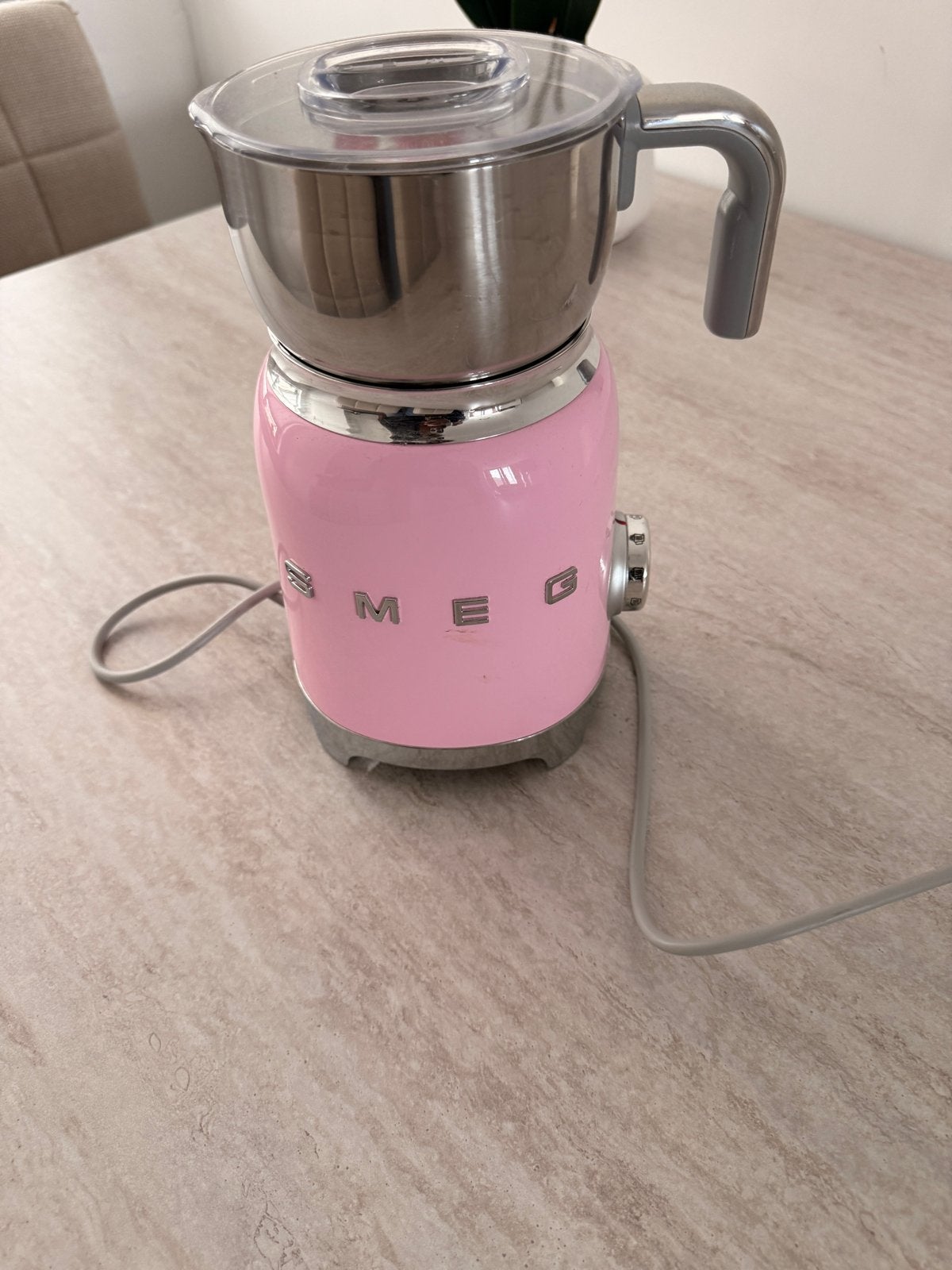SMEG Melkopschuimer - Roze, Verzenden, Zo goed als nieuw, Elektrische melkopschuimer
