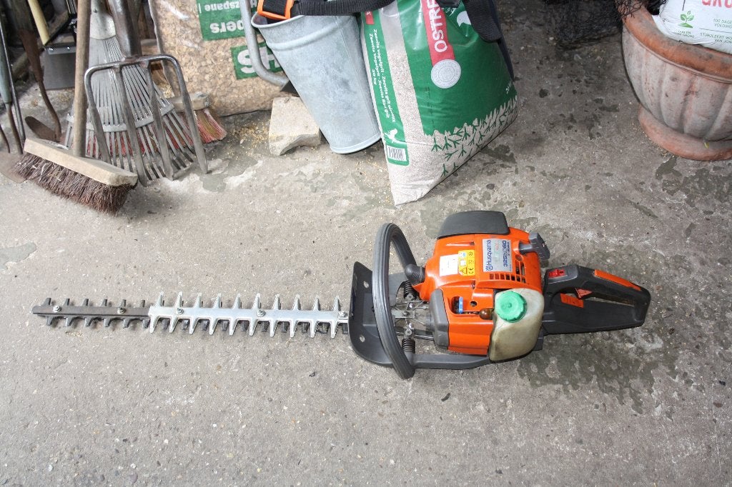 Husqvarna heggenschaar; type 325HD60 voor 135 euro, Tuin en Terras, Heggenscharen, Ophalen, Gebruikt, Benzine, Husqvarna
