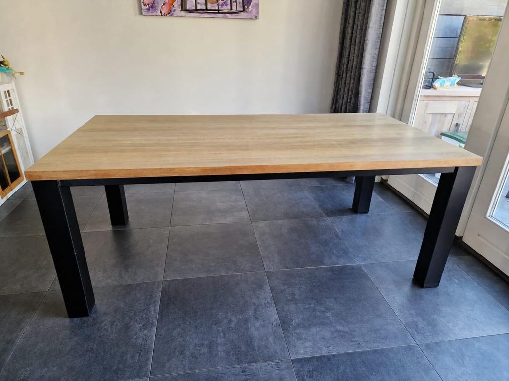 Eikenhouten eettafel 200x100 met zwart stalen onderstel, Huis en Inrichting, Tafels | Eettafels, Ophalen, Gebruikt, 200 cm of meer