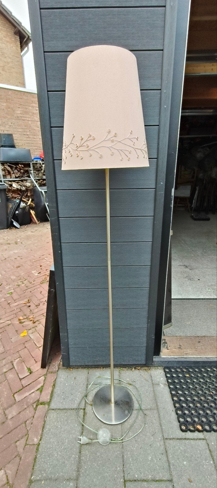 Elegante staande lamp met stoffen kap en decoratie, Ophalen, Gebruikt, Metaal, E27 (groot)
