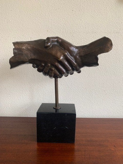 Groot Bronzen Beeld Handen Vriendschap Dank Salvador Dali, Overige onderwerpen, Ophalen of Verzenden, Brons, 20 - 50 cm