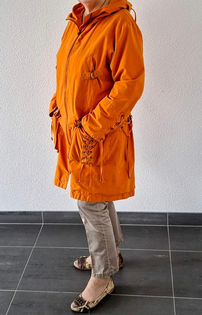 Oranje jas van het leuke merk Daite, Kleding | Dames, Jassen | Zomer, Gedragen, Maat 38/40 (M), Oranje, Ophalen of Verzenden