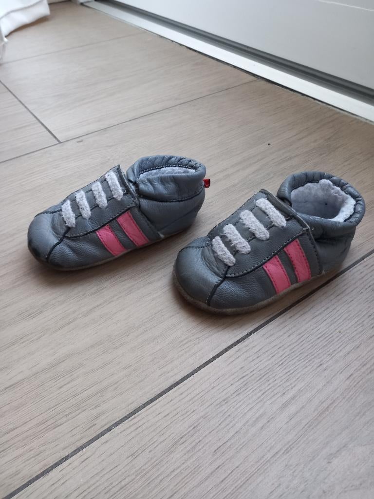K158 Grijze leren slofjes A@PIE maat M (20-21), Kinderen en Baby's, Babykleding | Schoentjes en Sokjes, Slofjes, Gebruikt, Meisje