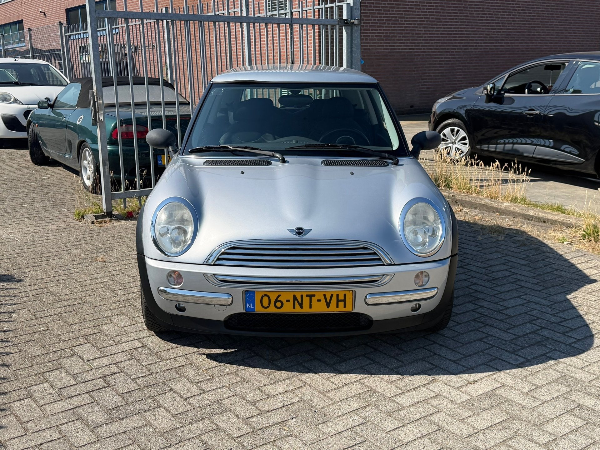 Mini Mini 1.6 One Pepper NL AUTO NAP! Airco ECC l Cruise l S, Voorwielaandrijving, Gebruikt, Zwart, 4 cilinders