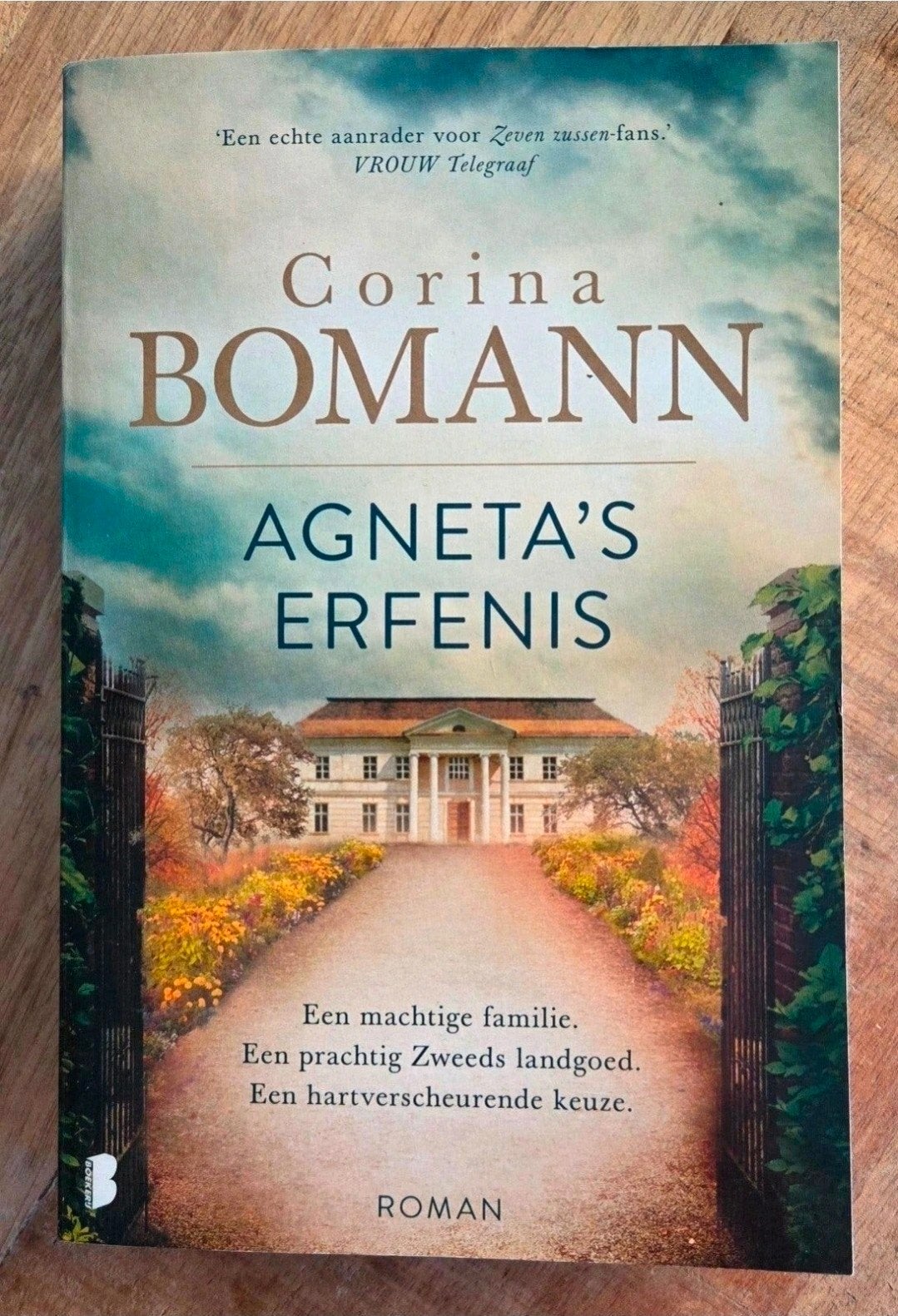 Corina Bomann - Agneta's erfenis - Vrouwen van de Leeuwenhof, Boeken, Ophalen of Verzenden, Zo goed als nieuw, Corina Bomann