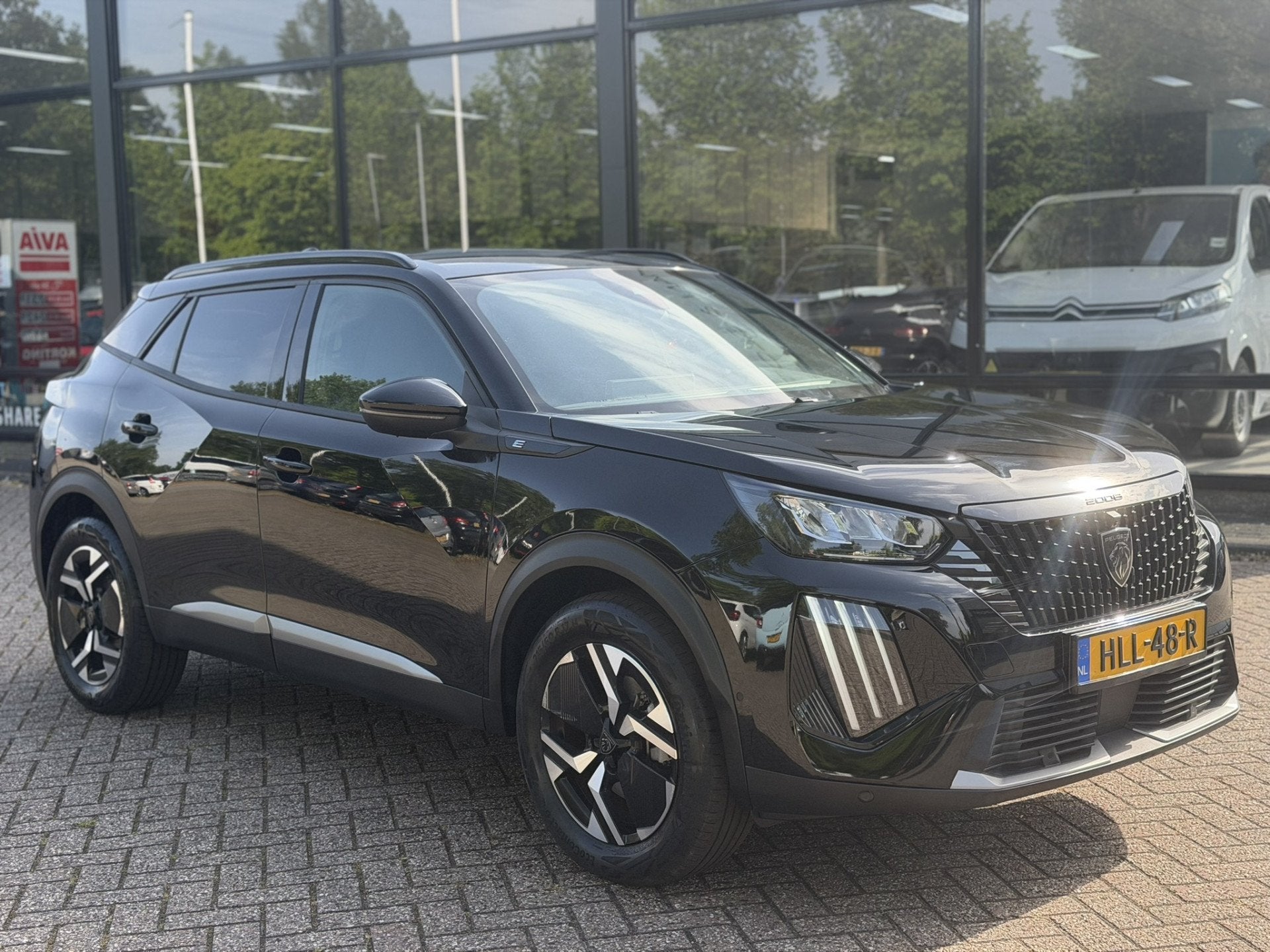 Peugeot e-2008 EV Allure Avantage 54 kWh 360* Camera / Adapt, Auto's, Dealer onderhouden, Stof, Gebruikt, Zwart