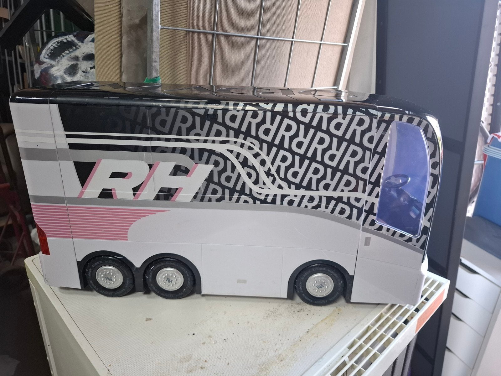 Rainbow High Tour Bus 3-in-1 Speelset, Ophalen, MGA Entertainment, 9220 Winnetka Ave, Chatsworth, CA 91311, USA, MGA Entertainment