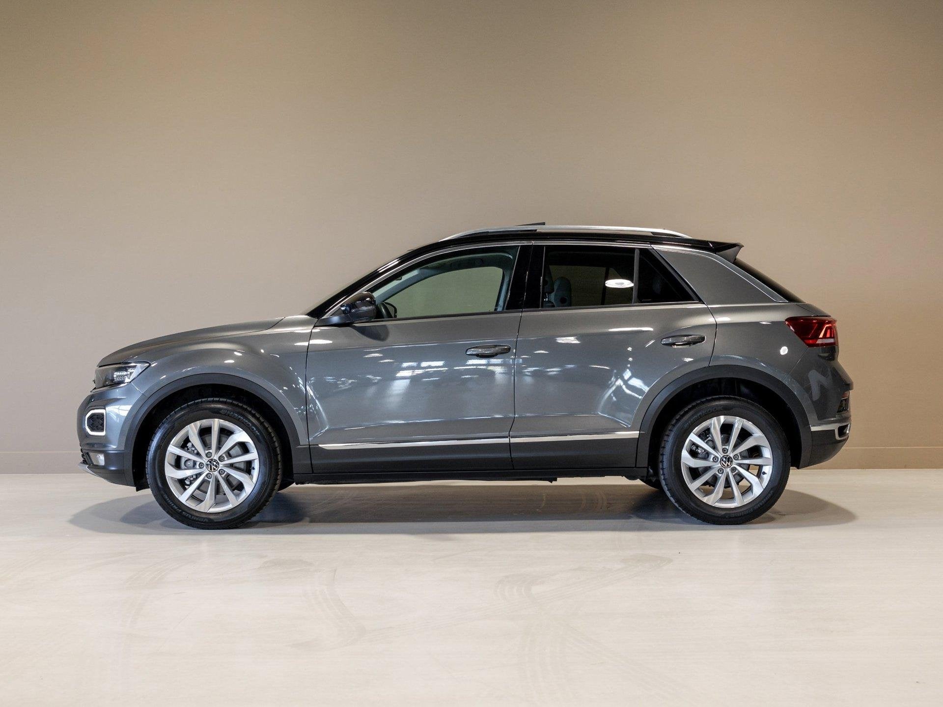 Volkswagen T-Roc 1.5 TSI Style / 150pk / Panorama dak / Lede, Auto's, Dealer onderhouden, 4 cilinders, Bedrijf, 19 km/l