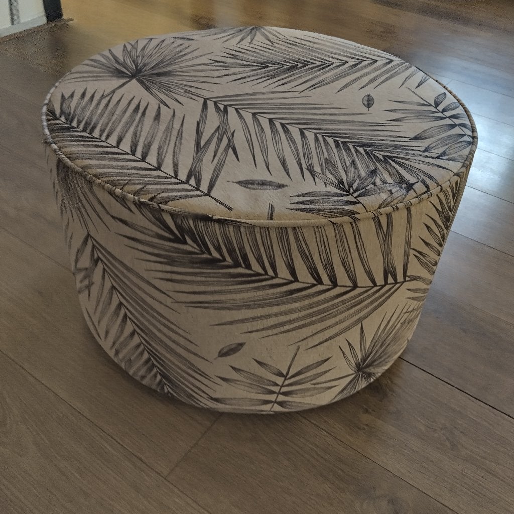Woood poef, Huis en Inrichting, Banken | Voetenbanken en Poefen, Ophalen, Beige met grijze bladeren, Rond, Minder dan 50 cm