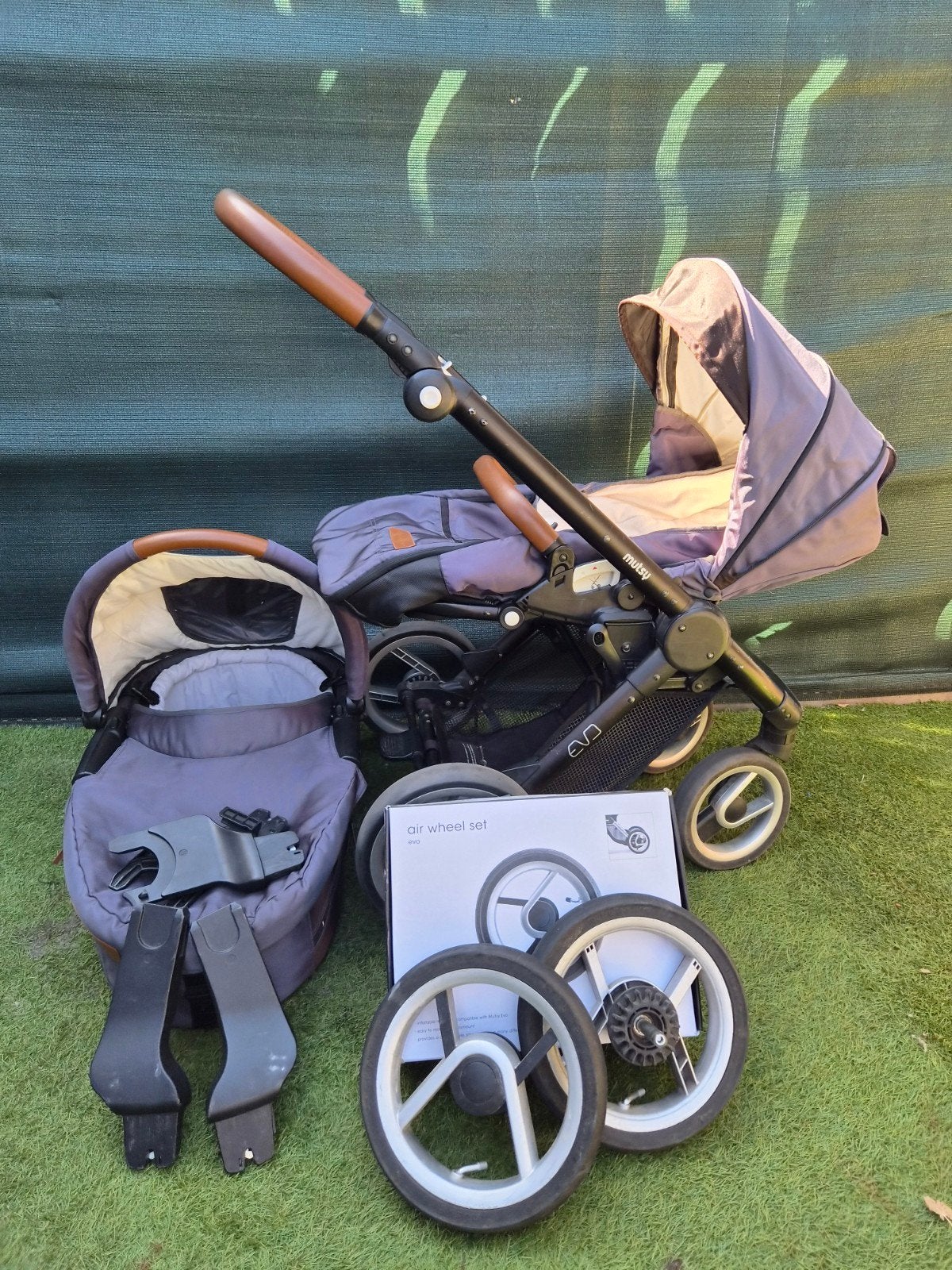Mutsy Evo kinderwagen met reiswieg en extra lucht wielen, Ophalen, Gebruikt, Verstelbare duwstang, Combiwagen